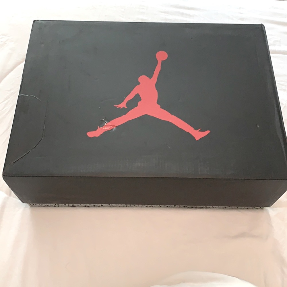 Authentic! Jordan 5 Retro Satin Bred-Mens Size 11